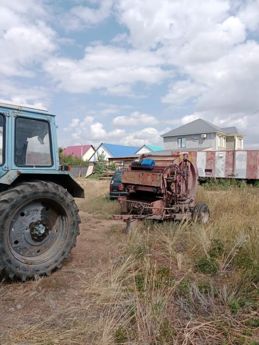 Трактор с прессом