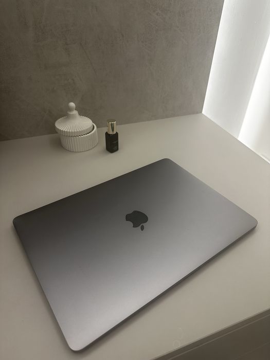 Продам Macbook Pro 2016 года