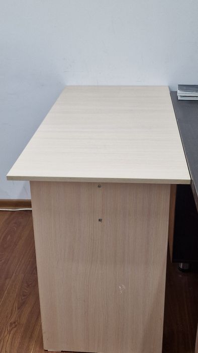 Срочно продам стулья и столы