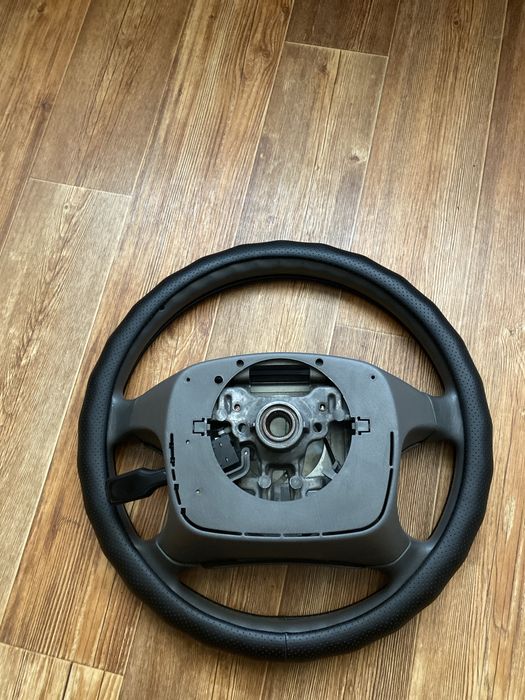 Продаю руль от камри 30