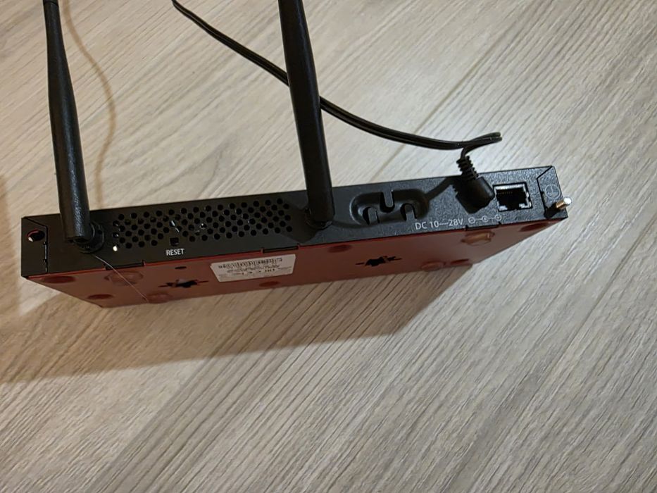 MikroTik RB2011UiAS-IN роутер