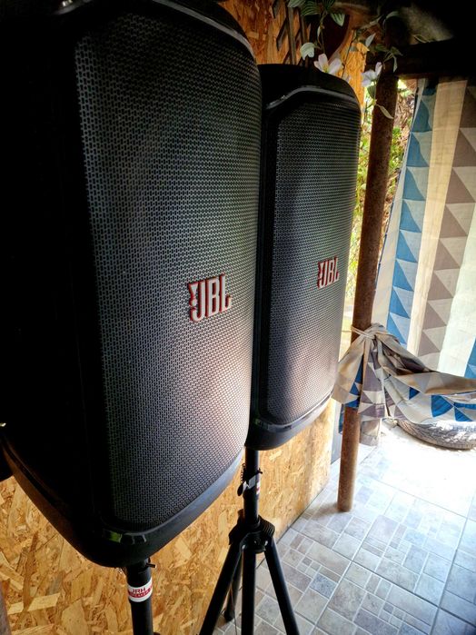 2 boxe JBL PartyBox 320