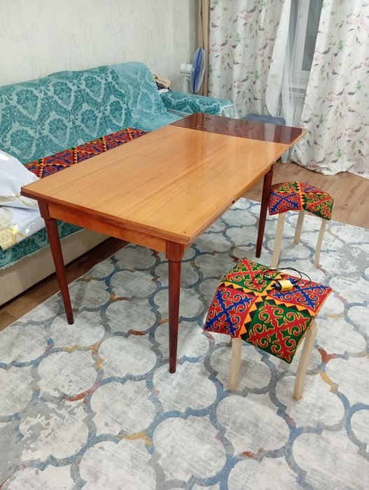 Продам стол за 1000 тенге