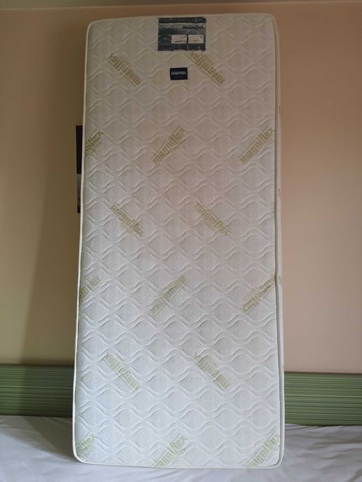 Продавам употребяван двулицев матрак Magniflex 90/200 см.