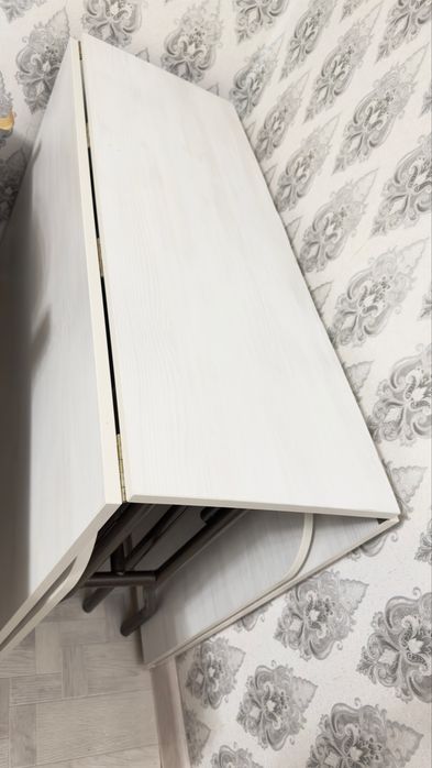 Стол книжка в отл. сост. 50.000 тг