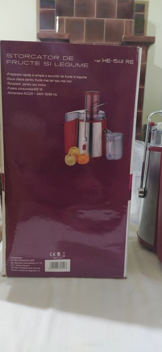 Vând storcător de fructe și legume