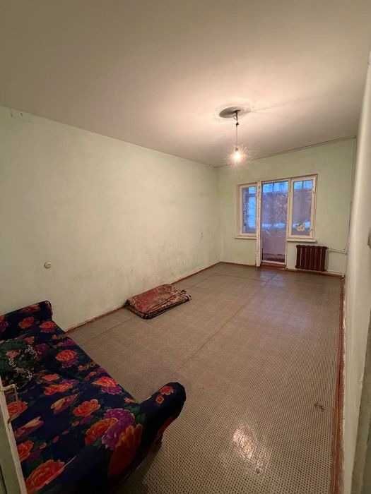 Продаётся 2х комн квартира на 4 этаже 6 микрорайон Мадина