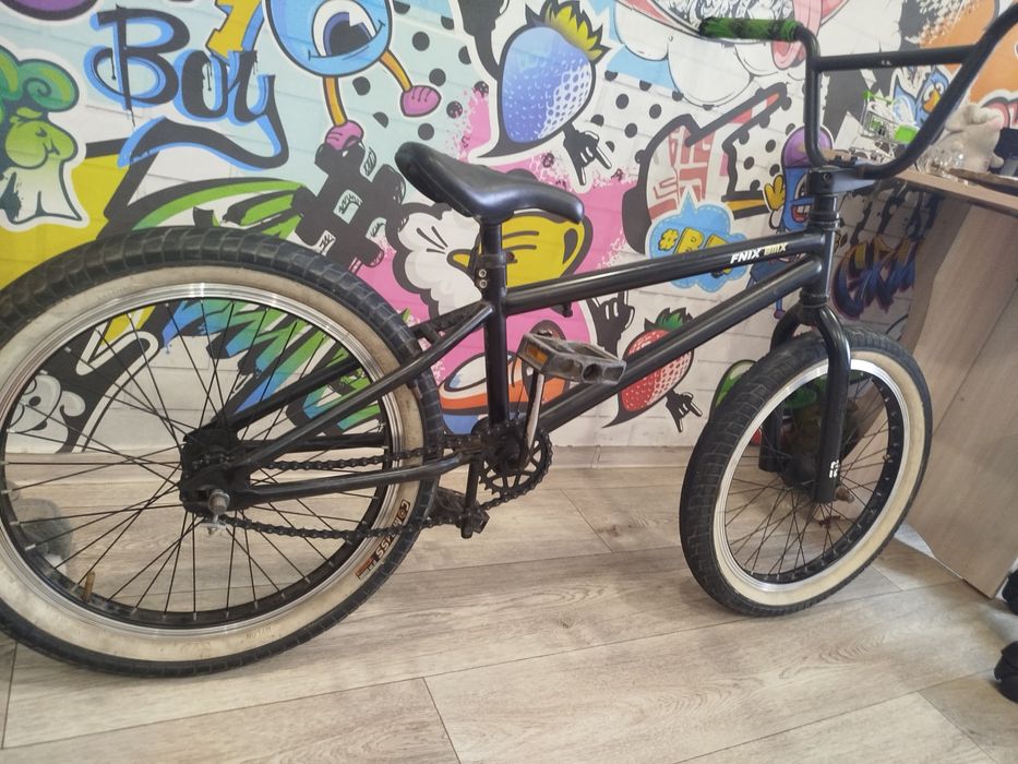 Продам велосипед BMX  с пегами