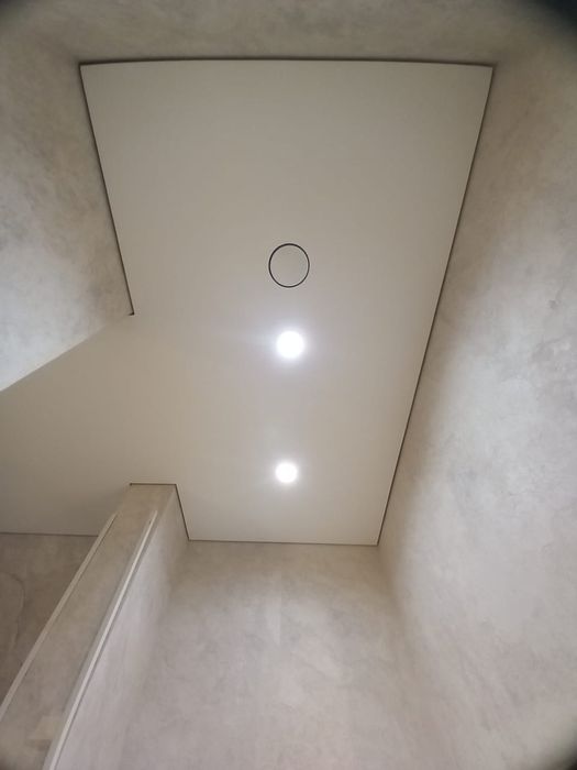 Натяжной потолок по скидке.