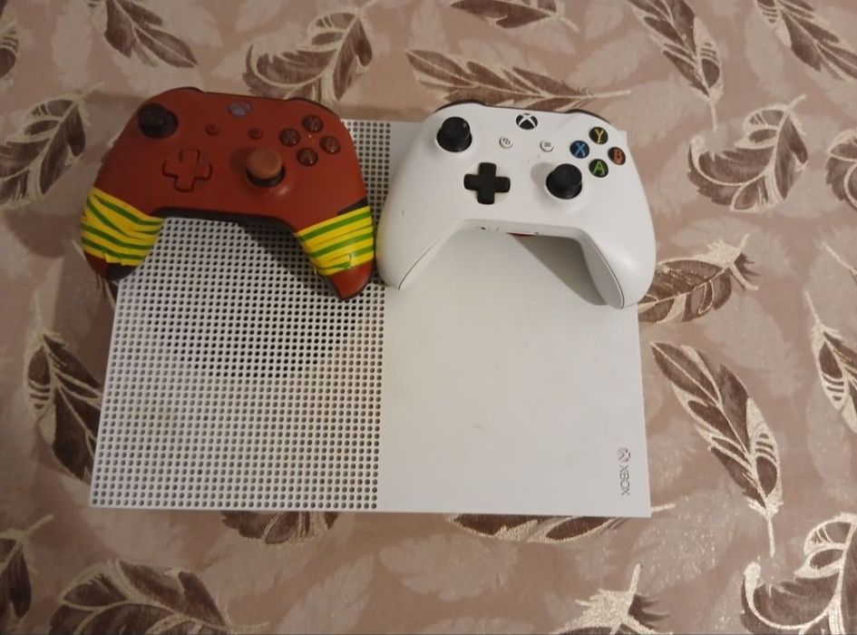 Vând Xbox one 1TB