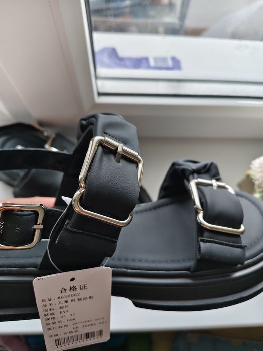 Продам новые сандалии