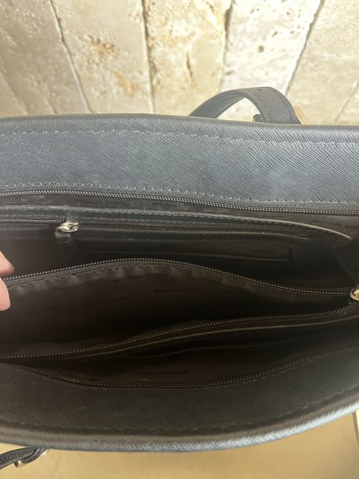 Две големи чанти на Michael Kors
