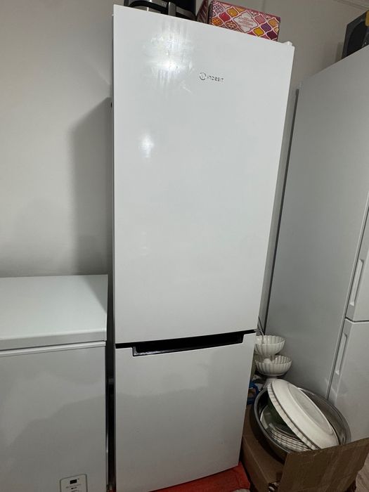 Холодильник Indesit