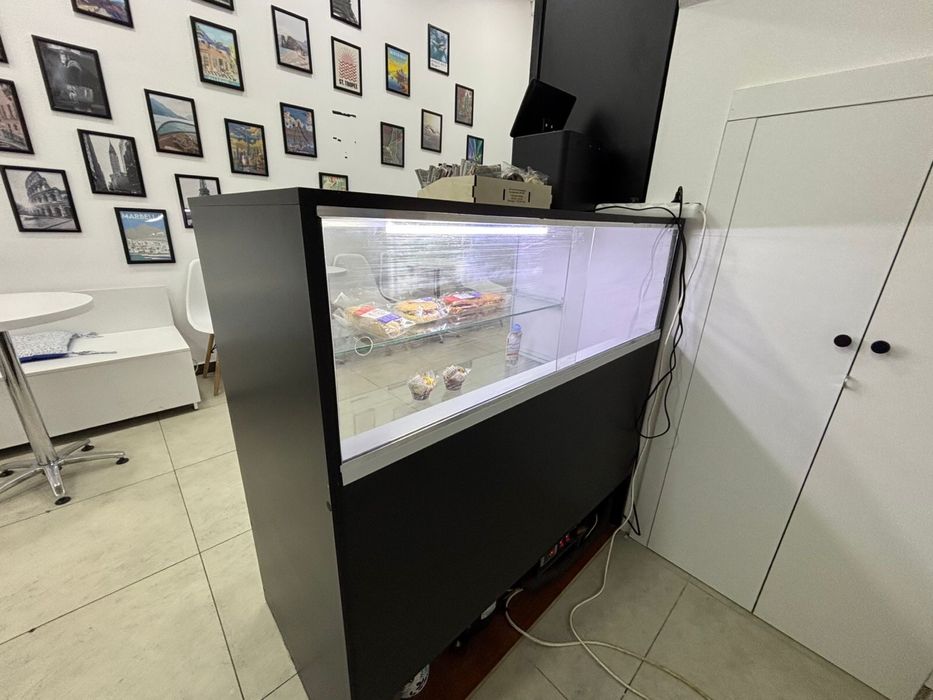 Витринные холодильники 2шт