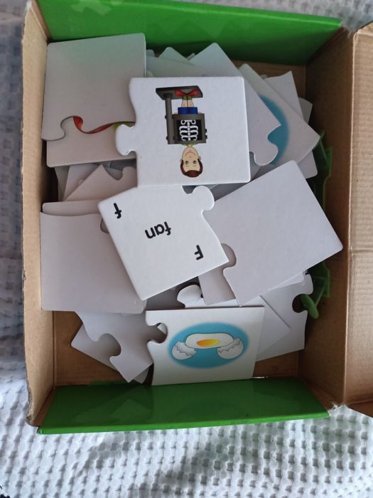 Joc puzzle in limba engleza