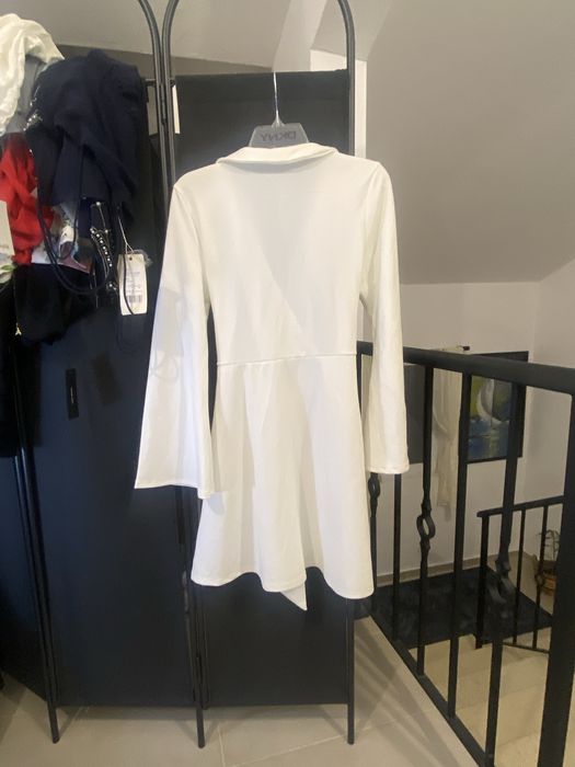 Бяла къса рокля Ginatricot