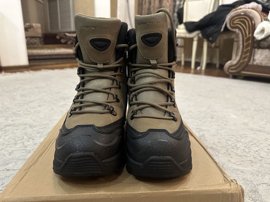 Продам новые ботинки