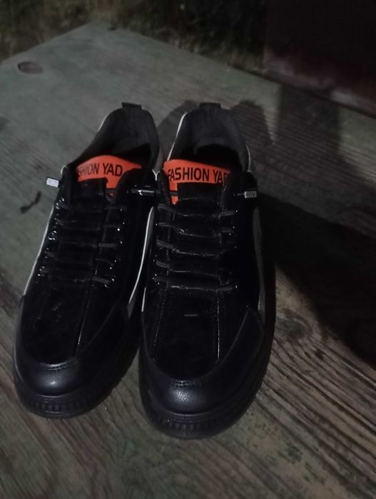 Крутые кроссовки 43 р. новые