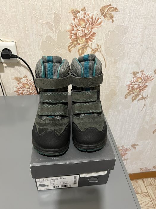 Продам детские фирменные сапоои Ecco