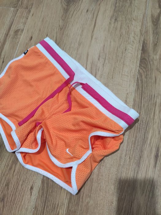 Pantaloni scurți de damă Nike mărimea S