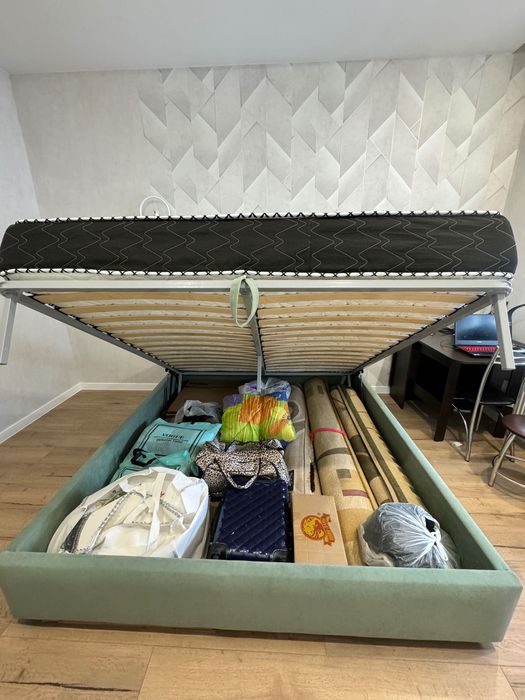 Кровать двуспальная