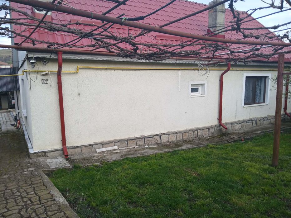 Casa de vanzare 5 camere Moinesti