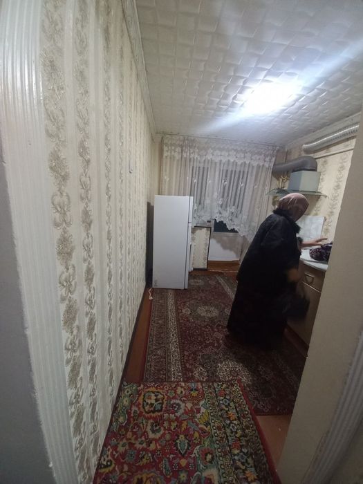 Сдаётся 1 ком квартира в чирчике около гурпака рядом 3- 23 школа