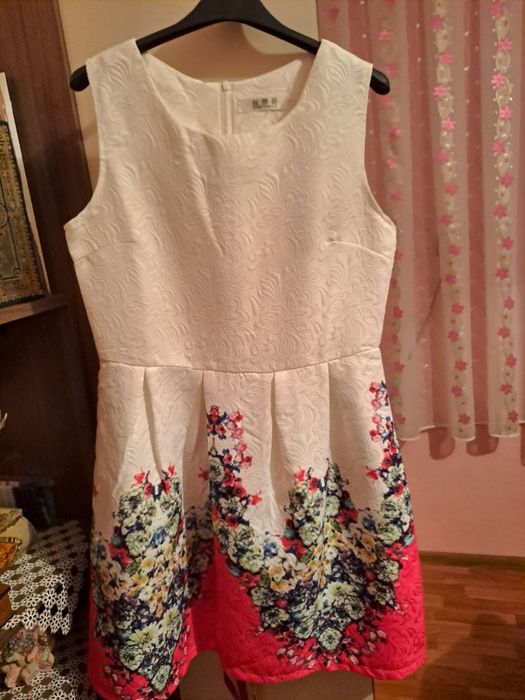 продавам  къса бяла рокля