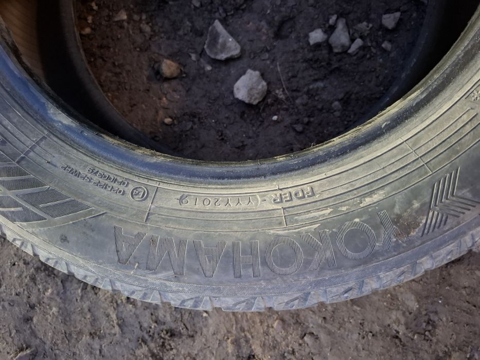 Две шины Yokohama 215/60R17