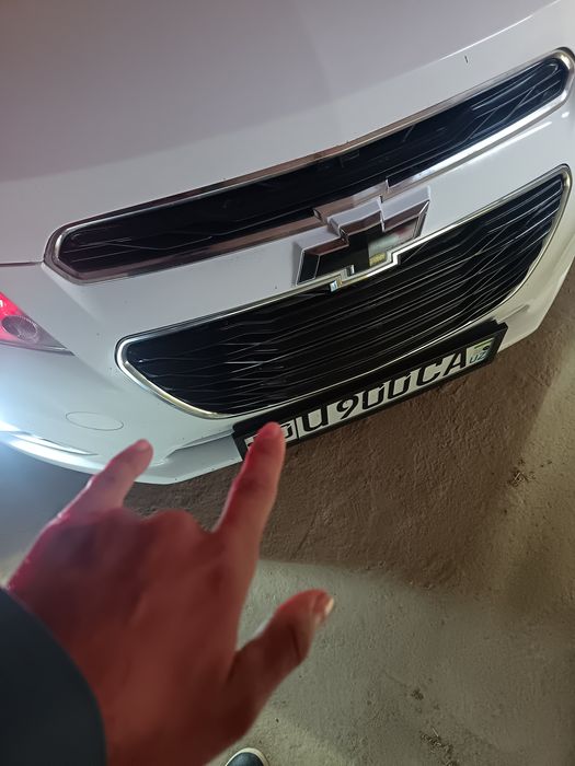 Mashina srochna sotiladi