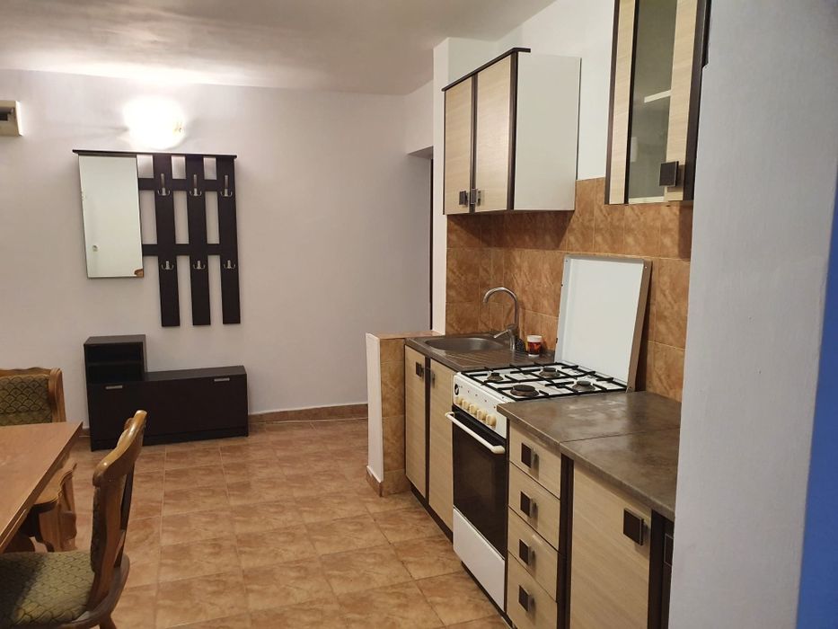 Inchiriez apartament 2 camere, Et.3, Zona Sens