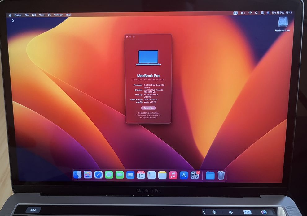 Apple MacBook Pro 13” 2017 cu touchbar + husa protectoare Hama