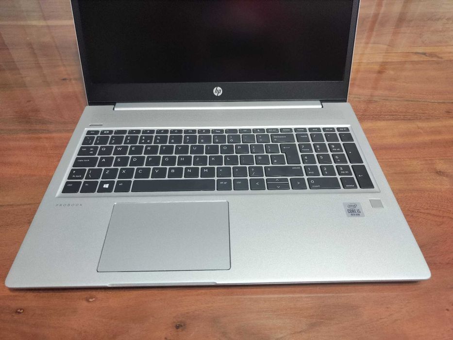 Продавам лаптоп HP ProBook 450 G7 / i5-10th / 16GB RAM / 460 GB SSD / Win 11 Pro