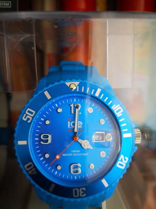 Хубав кварцов часовник