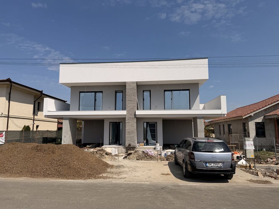 Duplex cu 4 camere de vanzare in Dumbravita