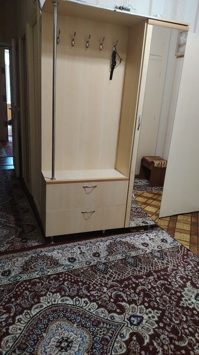 Продам прихожую в хорошем состоянии.
Светлая, вместительная и удобная.