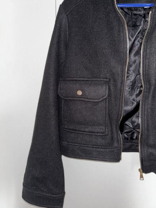 Продаю черную куртку