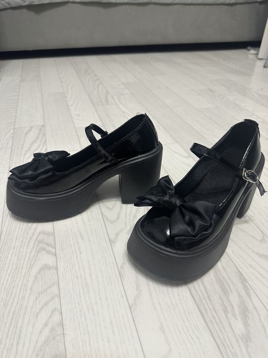 Туфли новые на платформе для девочек 35 размер