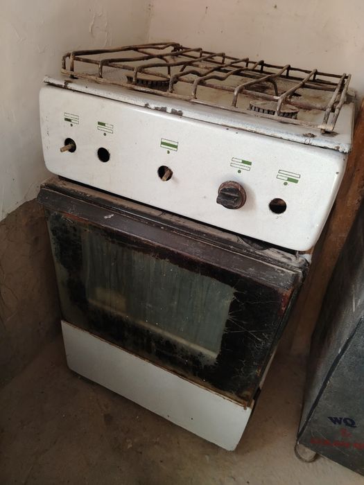 Televizor 43 lik 400000. Gaz plita 300000 sotiladi