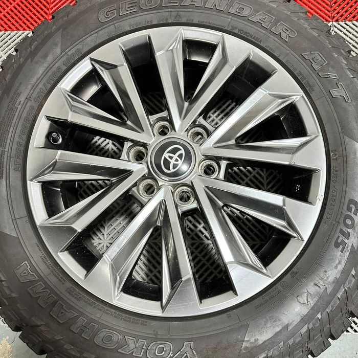 Jante Toyota Landcruiser J250 R20 TVA21% anvelope mixte A/T 265/60 R20