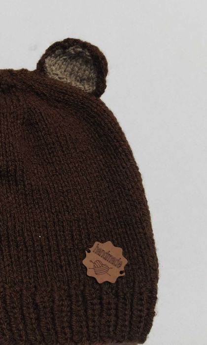 Безшевно ръчно плетена детска шапка с ушички 5€/бр или 2бр./9 €