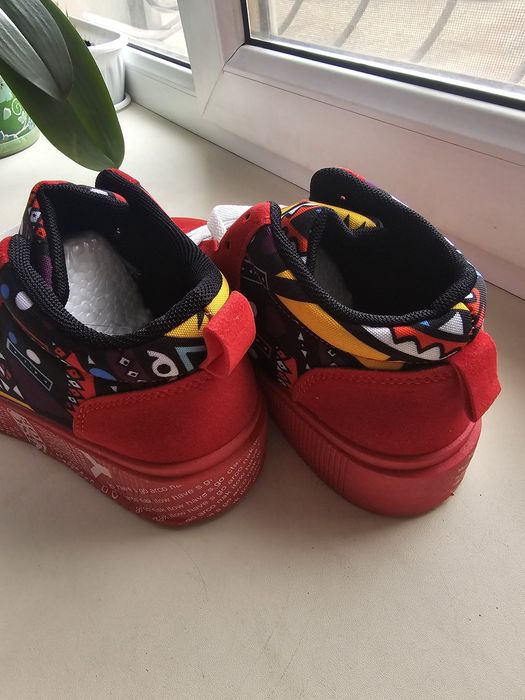 Продам кроссовки