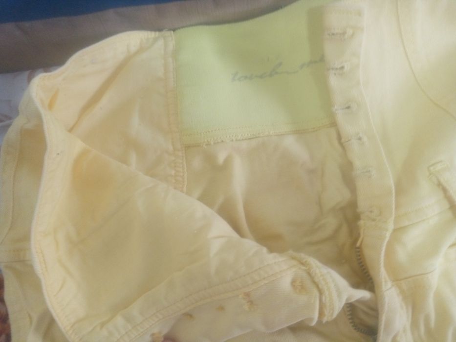 Джинсы для беременных жёлтого цвета