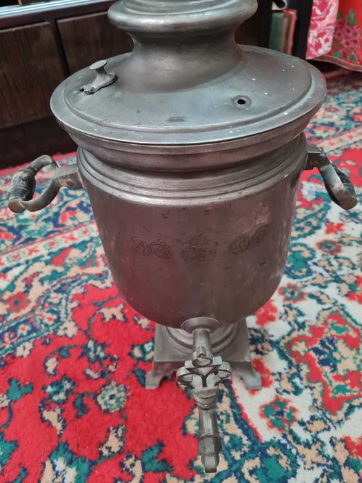 Кадимий самовар сотилади