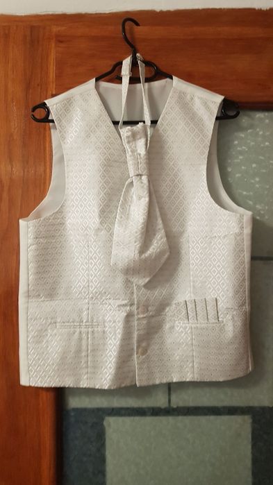 Vand vesta, cravata mire