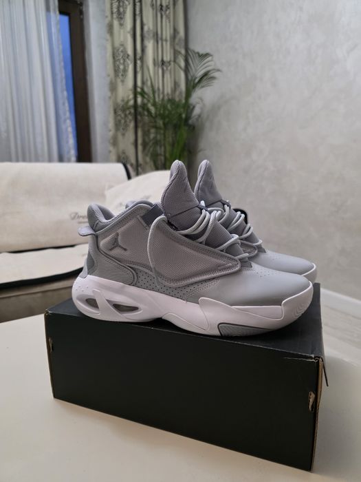 Adidasi Jordan Max Aura 4 Cool Grey, marimea 40