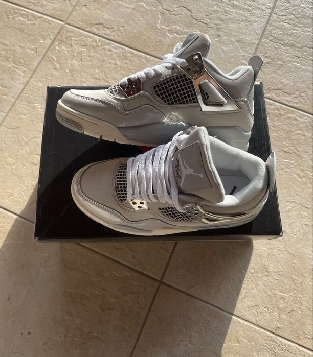 Jordan 4 Retro Frozen Moments