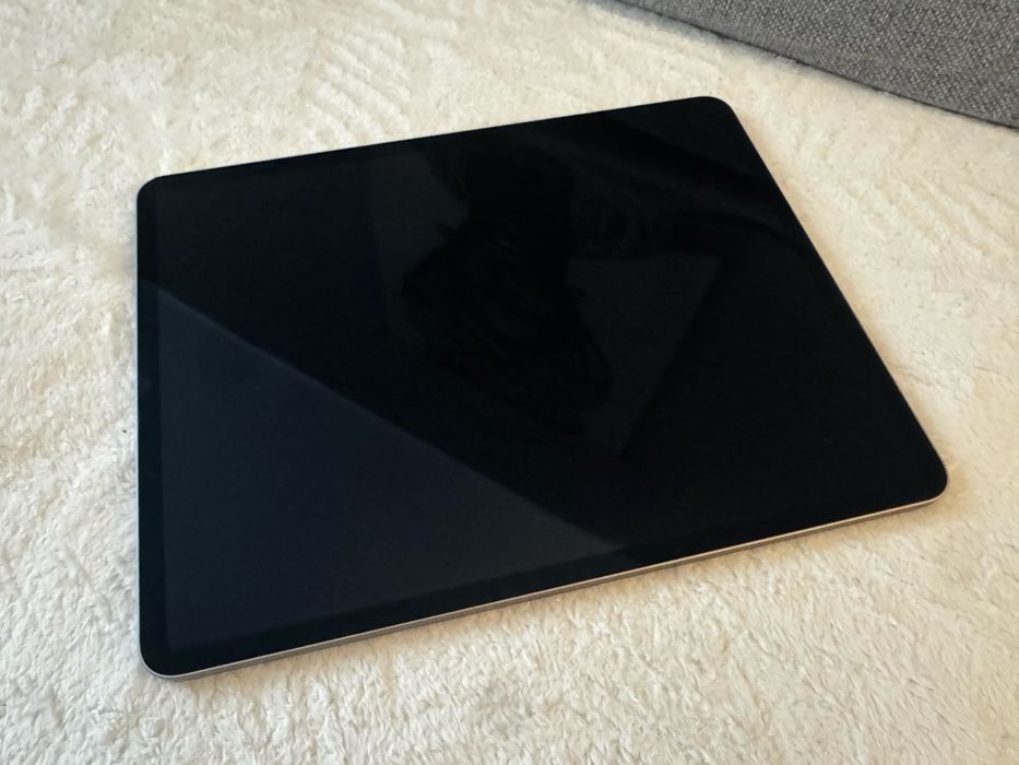 iPad Pro 12.9” Gen 6 M2, 256GB, stare excelentă + husă inclusă