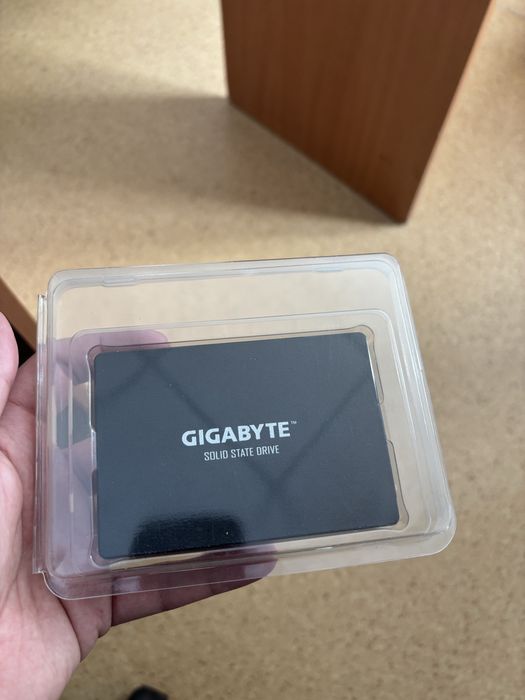 SSD диск на 120 gb, Gigabyte