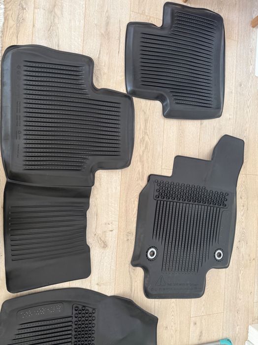 Полики комплект RAV 4 (резиновые)